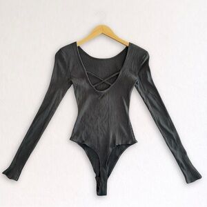 Aerie Ribbed Gray Long Sleeve Crisscross Bodysuit Size M